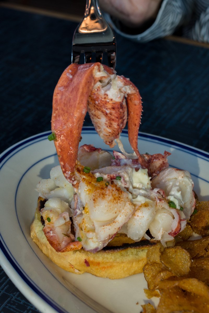 best-must-try-lobster-roll-atlanta-roamilicious