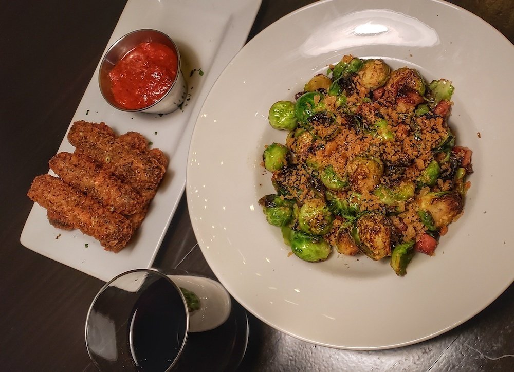 ginos-east-deep-dish-pizza-Atlanta-roamilicious