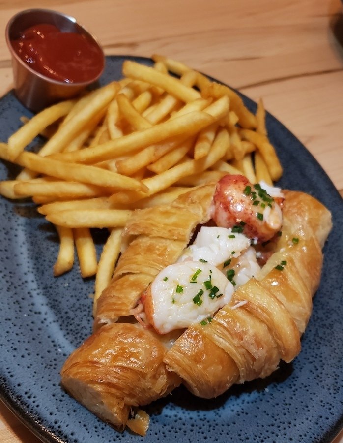 lobster-roll-ocean-acre-roamilicious